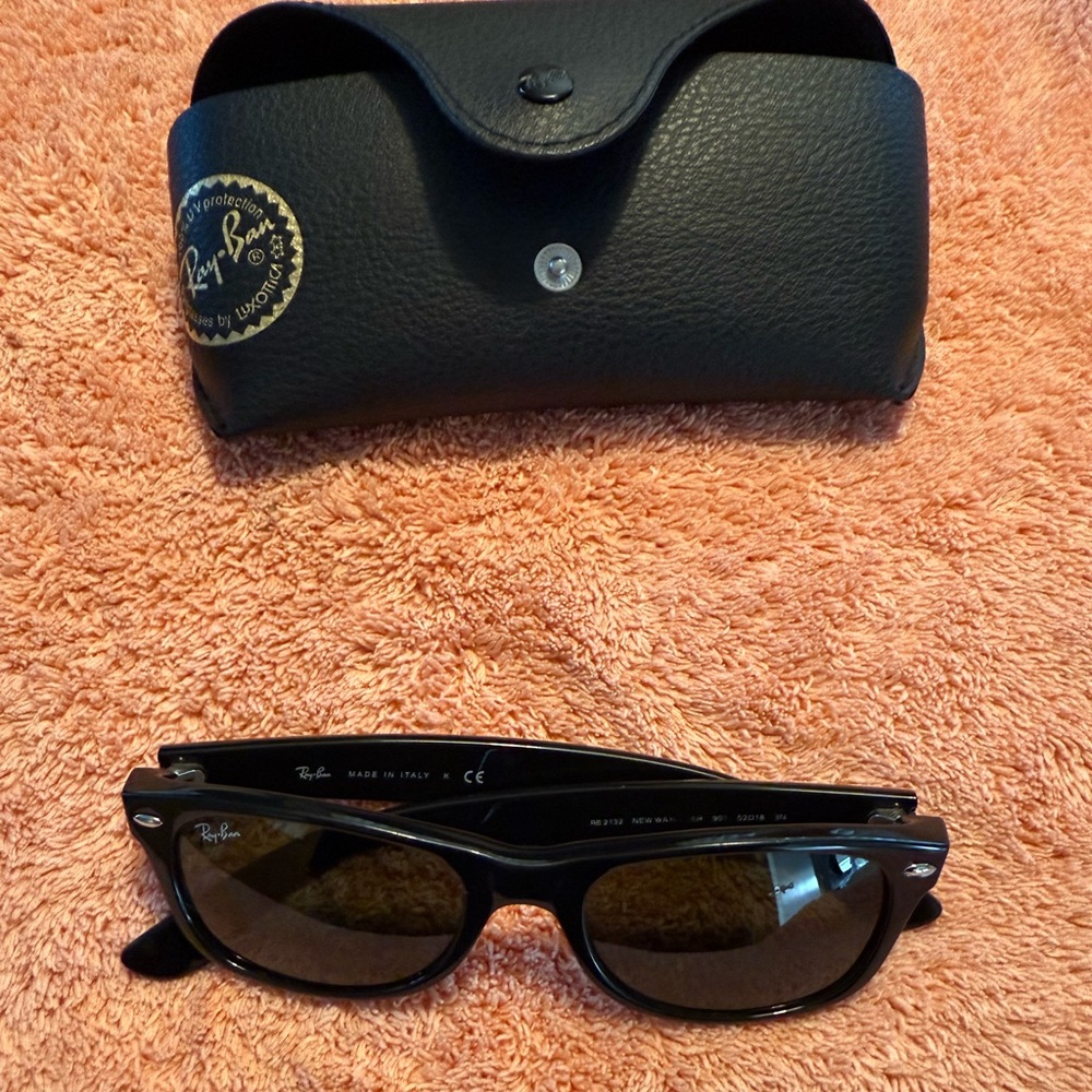 Ray-Ban sunglasses style 2132